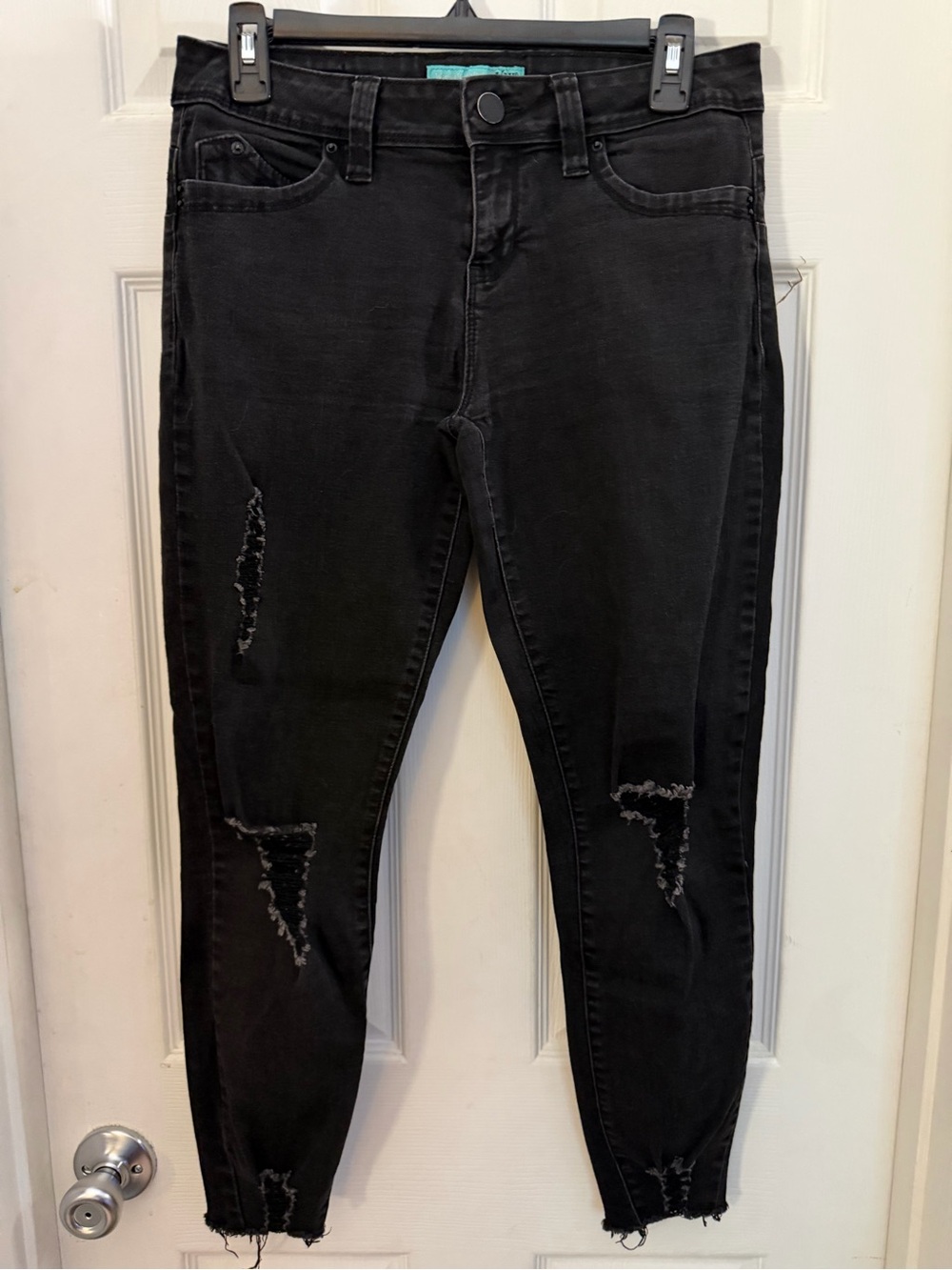 Women's Black Distressed Skinny Jeans - Slim Stretch Fit